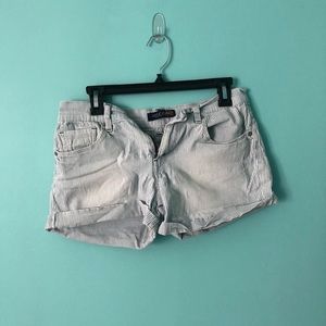 LEVI’S Pin Striped Shorts